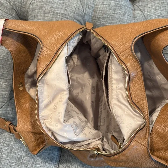 Michael Kors Bag Fulton Large Brown Pebbled Leather Logo Strap Shoulder Bag - Picture 11 of 17